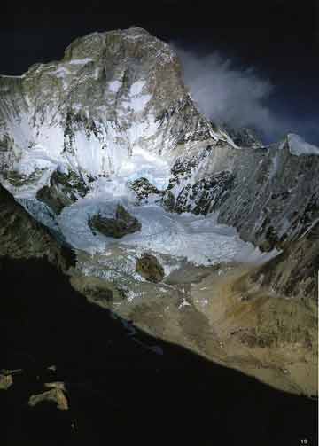 
Makalu West Face From Chago - Nepal Himalaya by Shiro Shirahata book
